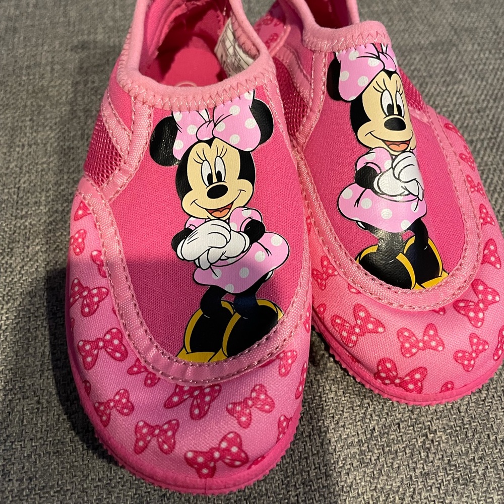 New Minnie Mouse water shoes Toddler size 7/8